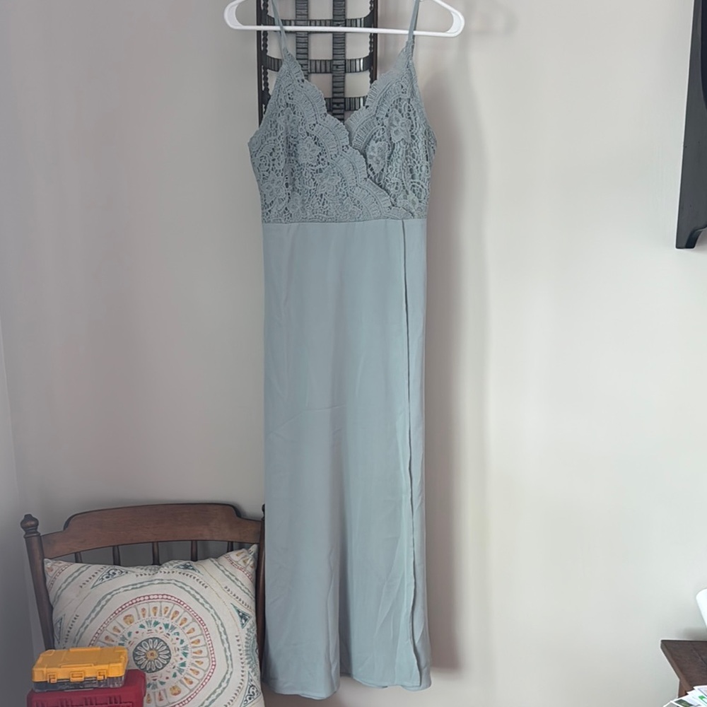 Elegant Lace Maxi Dress in Light Gray